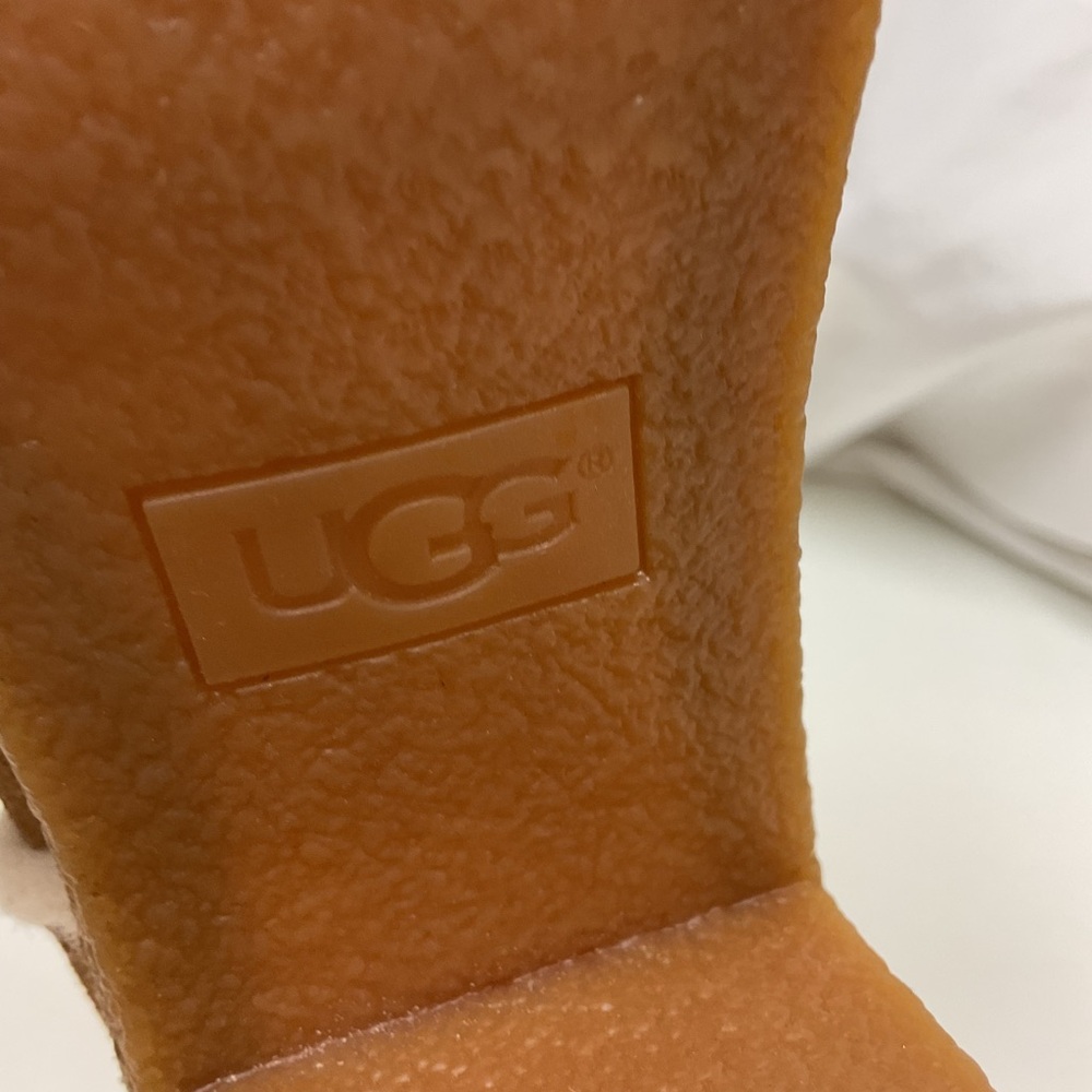 Ugg - image 15